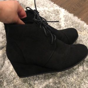 Black wedges booties